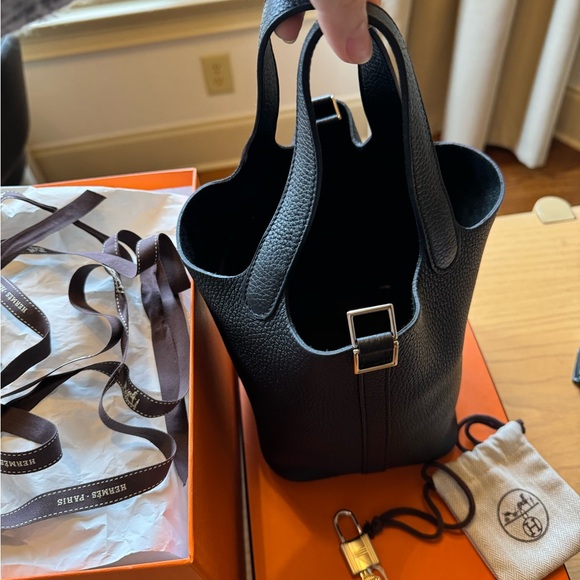 Hermes Picotin 18 black clemence leather with palladium hardware - Picture 6 of 11